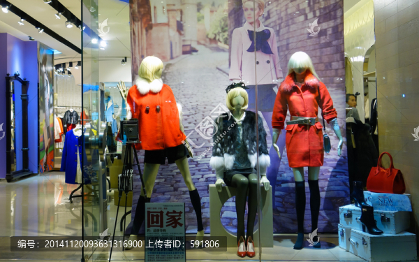 時(shí)尚服裝專賣店櫥窗