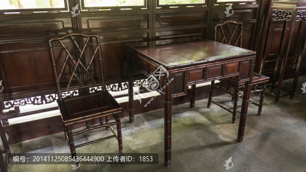 古典建筑室內(nèi)桌椅