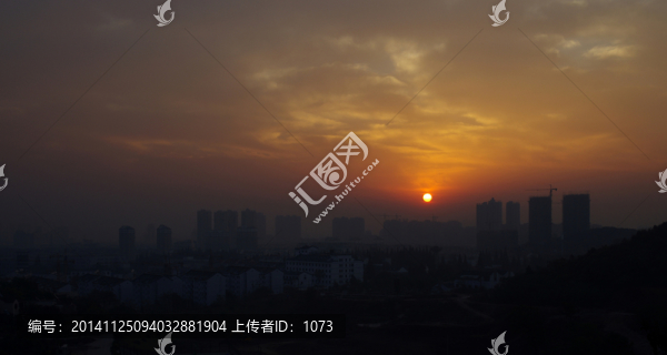 遠(yuǎn)山群山朝陽樓群