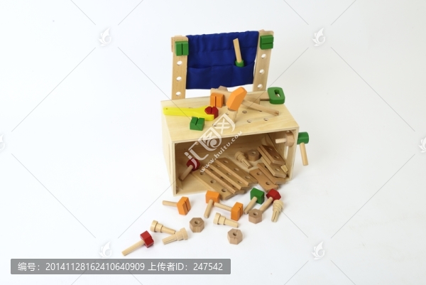 一套木制玩具