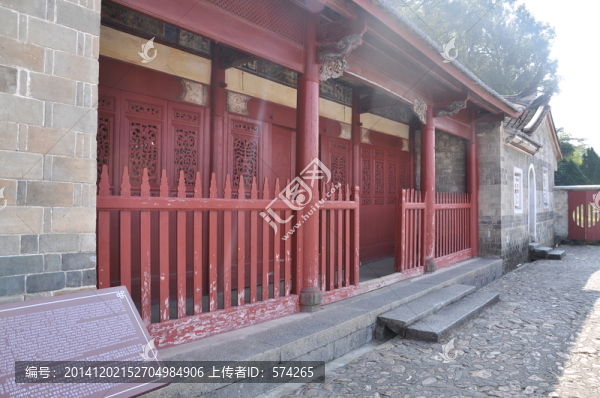 學(xué)校大門