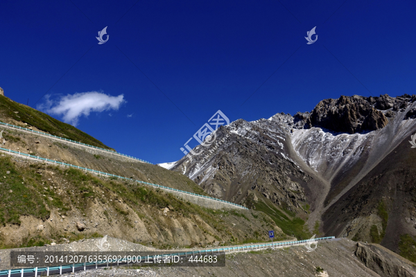 新疆雪山
