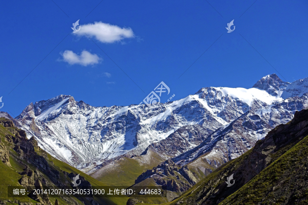 新疆雪山