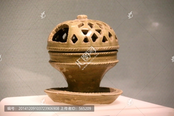 青釉熏爐