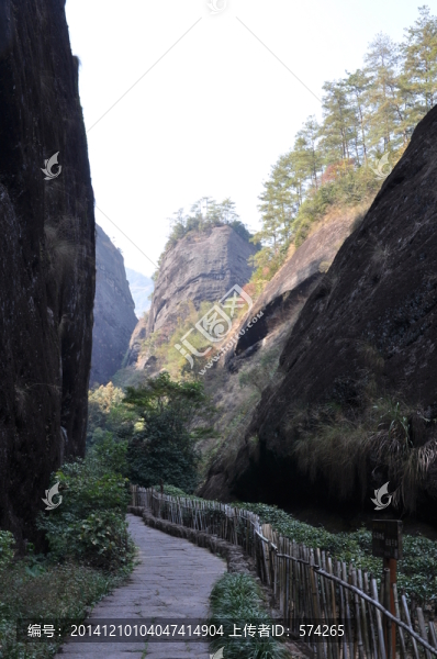 山間的路