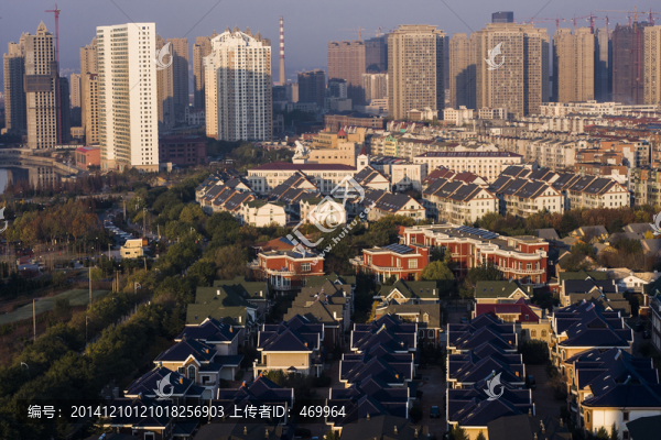 晨光下的城市