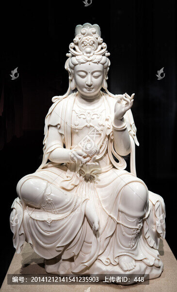 自在持蓮觀音
