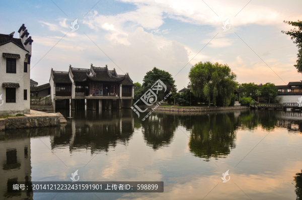 運(yùn)河倒影