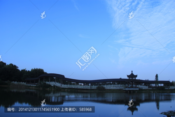 長(zhǎng)沙岳麓山穿石坡湖