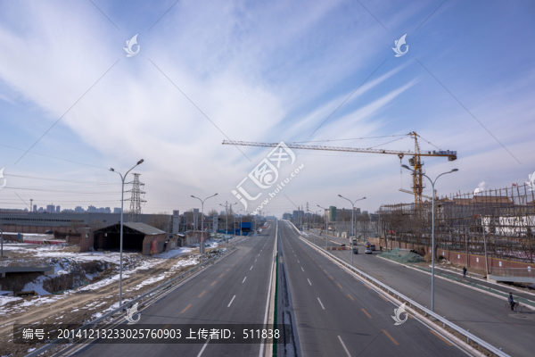 正在修建的公路