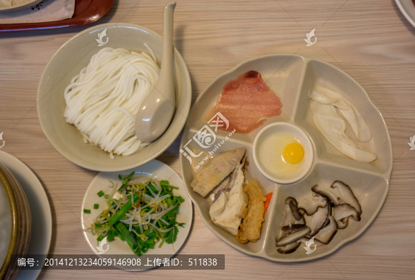 云南過(guò)橋米線