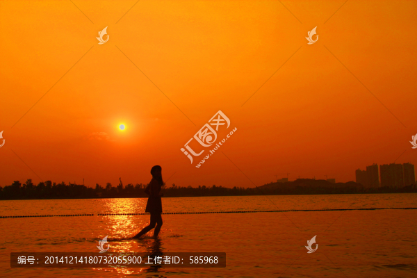 梅溪湖沙灘美女人像剪影