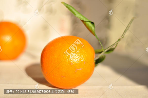 一個橙子