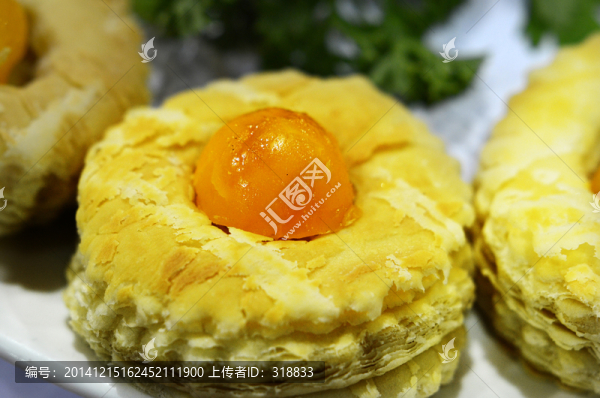 千層蛋黃酥