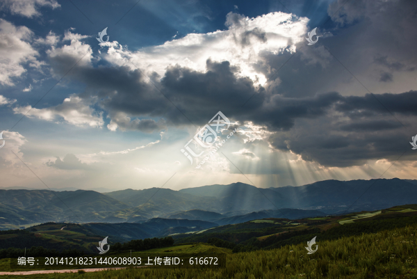 高原紅土地風(fēng)光