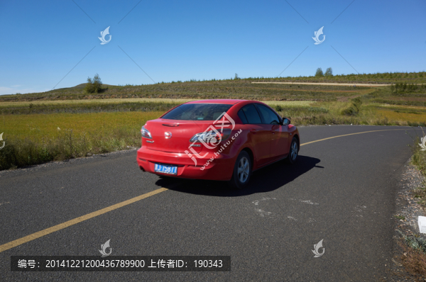草原上的汽車(chē)jpg