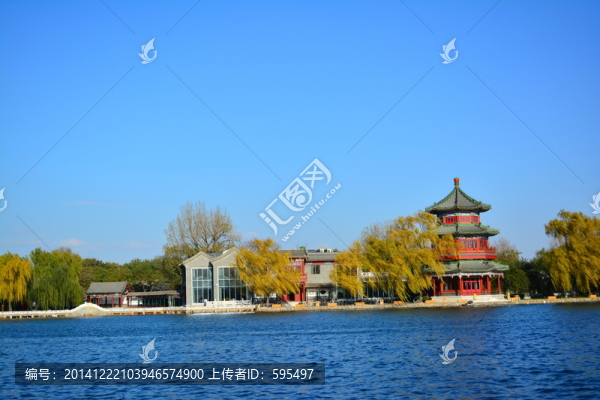 湖邊