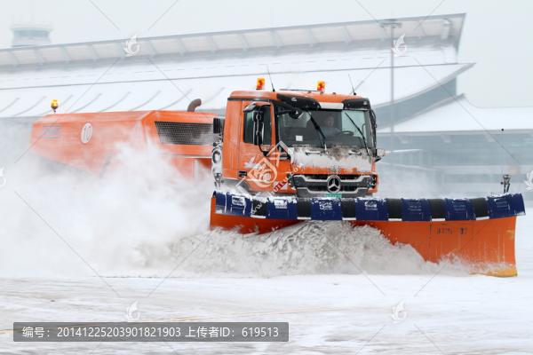沈陽機(jī)場冬季除雪作業(yè)