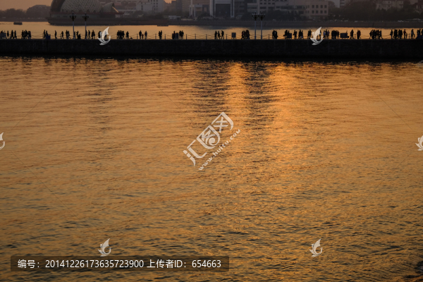 夕陽水面