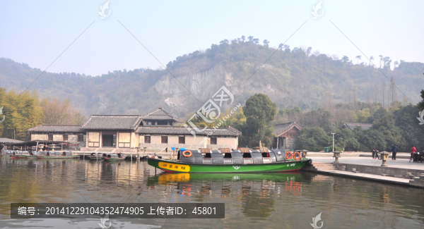 古鎮(zhèn)小船