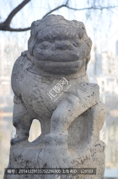形態(tài)各異的小石獅子