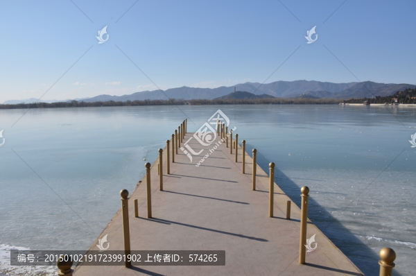 頤和園昆明湖上棧道
