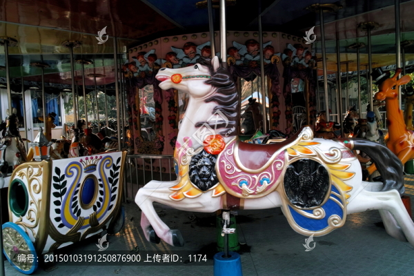 旋轉(zhuǎn)木馬