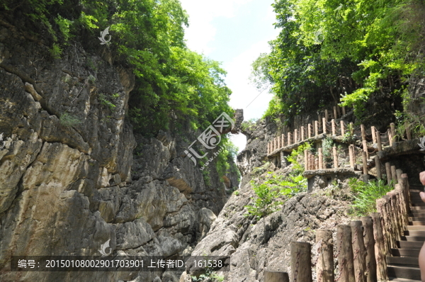 貴州安順天星橋景區(qū),水上石林