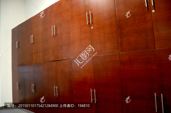 辦公室墻頭柜子