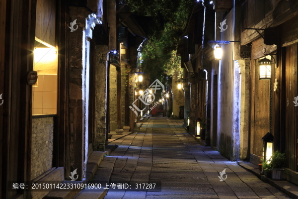 夜晚的小巷子