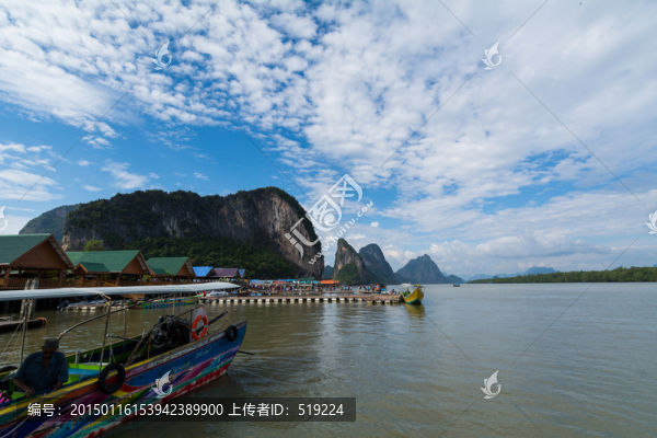 藍(lán)天白云游船海面海島