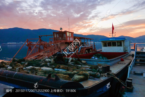 滇池治理除藻船