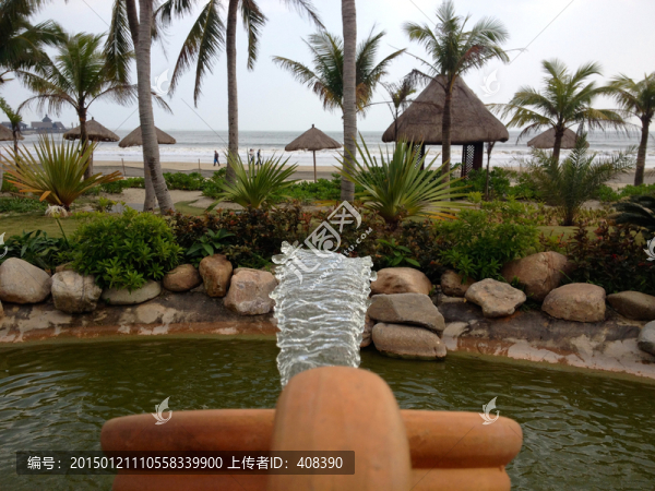 海南三亞文昌海邊的噴泉和綠地