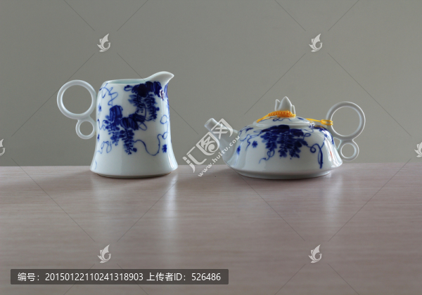 青花瓷茶壺