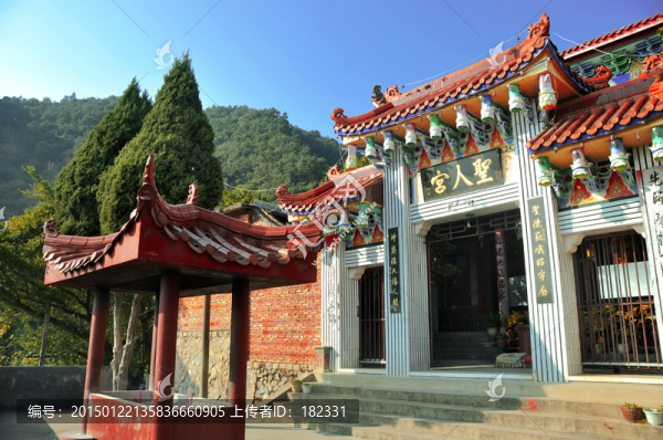 寺廟門口院落
