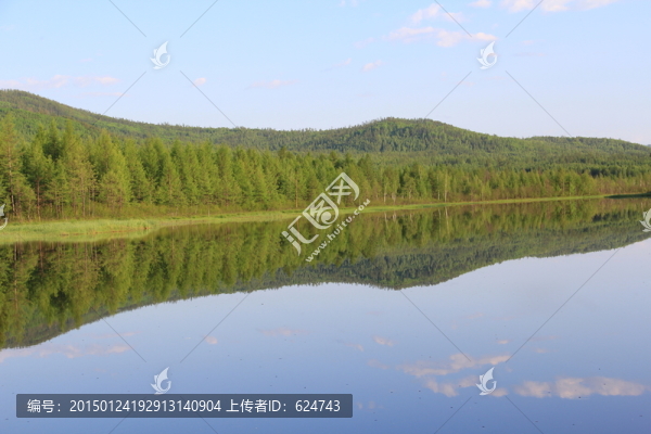 夏季湖水
