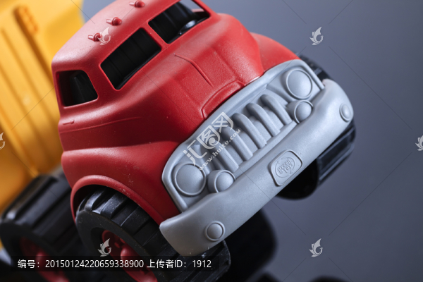 玩具卡車