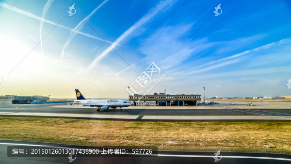 香港機(jī)場跑道上的飛機(jī)