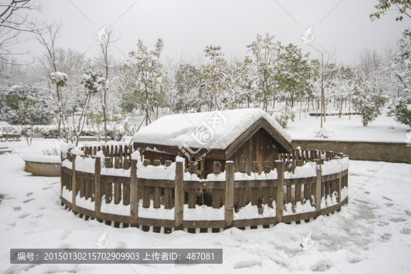 動(dòng)物園雪景