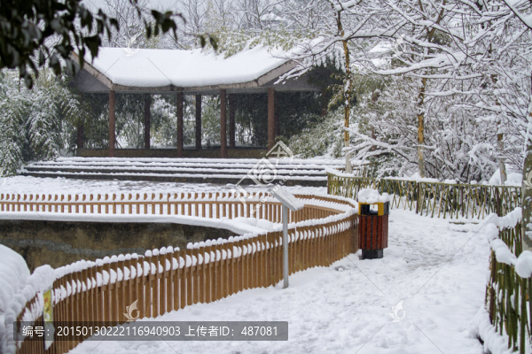 動(dòng)物園雪景