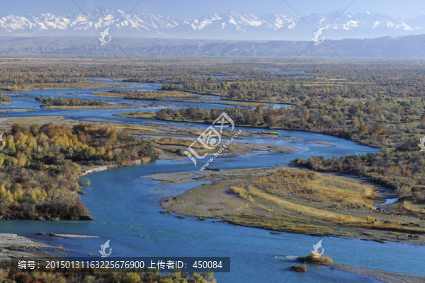 雪山河流