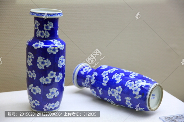 藍(lán)釉白花瓶