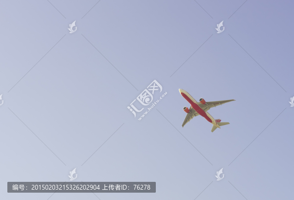 飛行的飛機(jī)