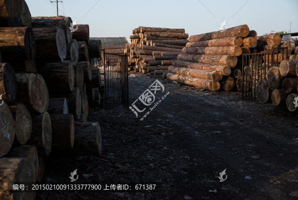成堆的木材