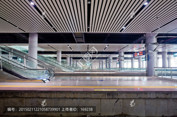 高鐵站臺(tái)