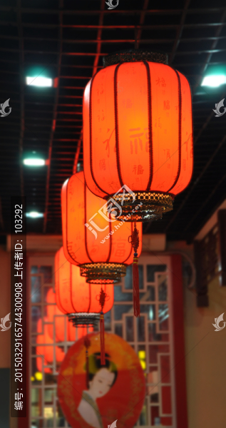 傳統(tǒng)燈籠高高掛