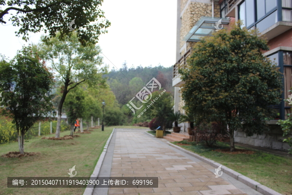 春天的小區(qū)