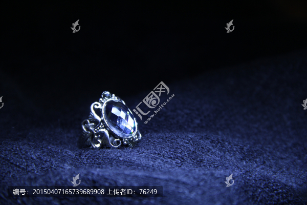 哥特風(fēng)寶石戒指特寫攝影