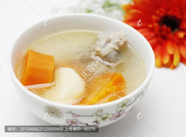 胡蘿卜馬蹄骨頭湯