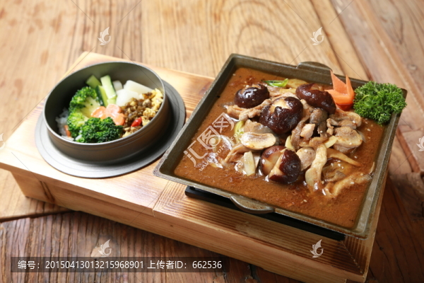三菇媽炒肉飯